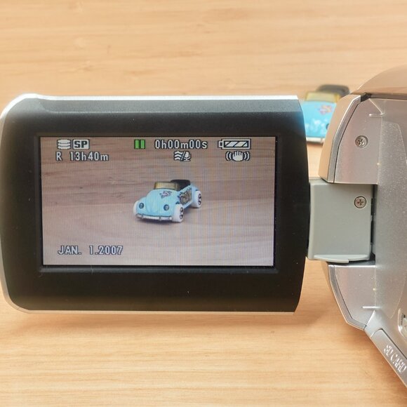 Share Panasonic SDR-H18 Digital Camcorder / 32x Optical Zoom / 32GB HDD / Japan - Picture 7 of 8